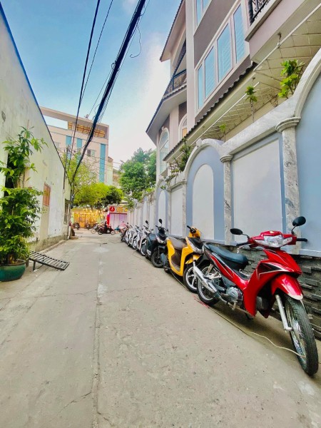 Nhà ngộp Lạc Long Quân, HXH, Tân Bình, diện tích sử dụng 61m2 4 tầng, giá chỉ còn 8,9 tỷ