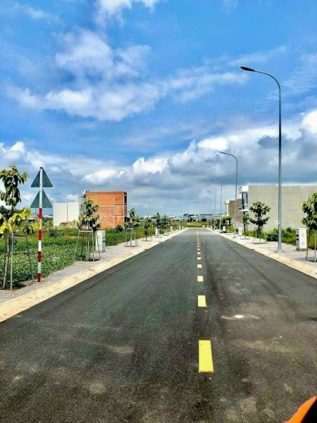 Cần bán lô đất ngay trục chính D1 KNO Chánh Hưng, giá có thương lượng bàn giao đầy đủ giấy tờ