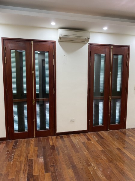 Cho thuê biệt thự ngọc Hà 100m2 x 3 tầng, sân vườn ở làm văn phòng, bán hàng online