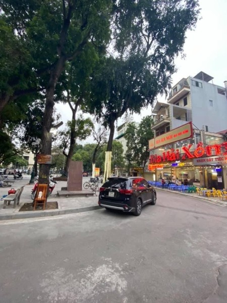 Bán nhà đẳng cấp mặt phố Tăng Bạt Hổ siêu hiếm Quận Hai Bà Trưng dtsd 200m2, giá 75 tỷ.