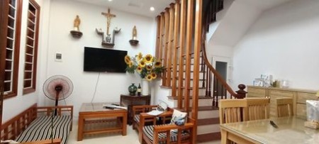 Bán nhà Lạc Long Quân, Cầu Giấy dtsd 35m 5 tầng mt 5m, ngõ thông ô tô đỗ giá nhỉnh 4 tỷ