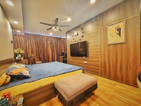 Tòa nhà phố Đống Đa, phố Nguyên Hồng. Ô tô, Kinh doanh. 98m2 MT8m 8T thang máy, 20 tỷ