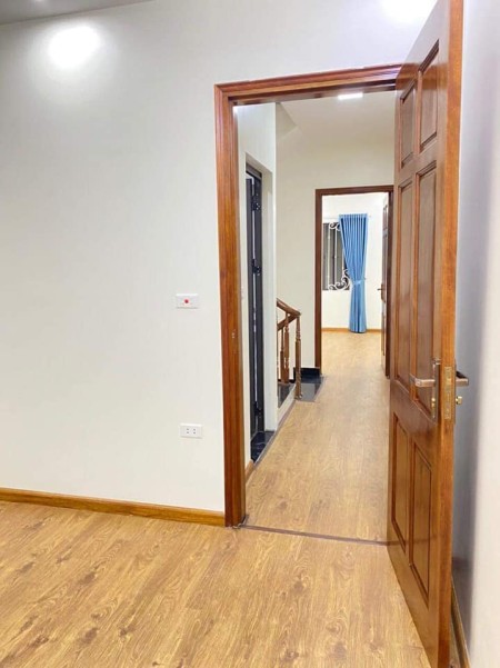 Nhà nguyên căn mới Lâm Du Long Biên, dtsd 61m2, 4 tầng 5x tỷ xây độc lập ngõ thông ở ngay