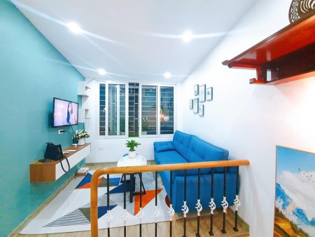 Chỉ 1.98 tỷ, siêu phẩm Ngã Tư Sở, ô tô đỗ cổng, 10m ra mặt phố diện tích 35m2 2 tầng Sổ đỏ nét căng