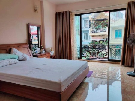 Bán Nhà Phố Trạm 84/134M2, 4 Tầng, Mặt Tiền 4.6m, Ô tô Tránh, Kinh Doanh, Gía 11,x Tỷ.