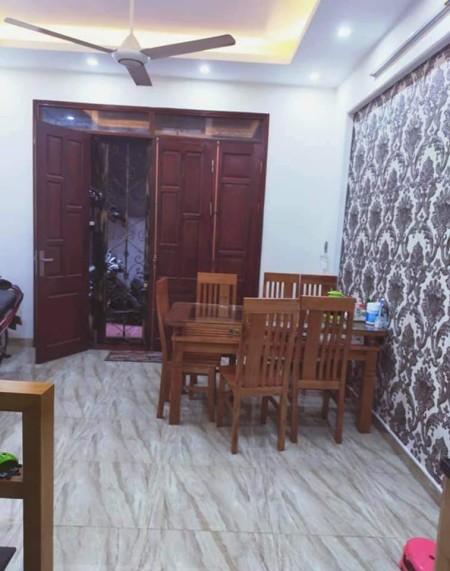 Bán nhà Hoàng Mai Đền Lư diện tích 35m2, đúc 5 tầng giá bán 2.95 tỷ, sổ đỏ vuông vắn