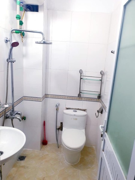 Tôi cần bán căn nhà ở Mỹ Đình diện tích 31m2, căn góc 3 mặt thoáng, để lại toàn bộ nội thất