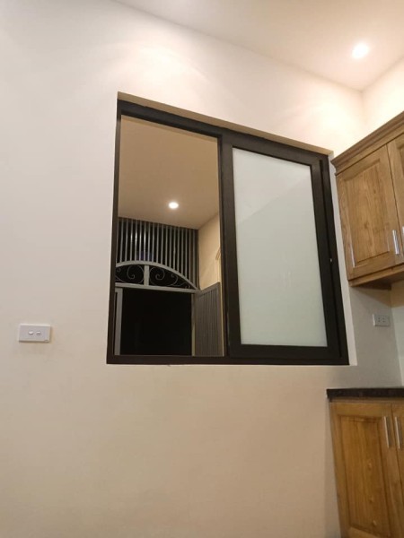 Bán nhà Hoa Bằng, Quận Cầu Giấy, giá rẻ, diện tích to 50m2, đúc kiên cố 5 tầng, giá 4 tỷ 65
