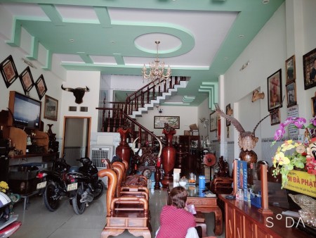 Nhà 1 trệt 1 lầu Bửu Hoà ngang 6m, xây dựng kiên cố, gần công ty Pouchen, đường nhựa trước nhà 8m