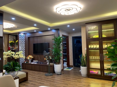 Cần bán nhanh văn 3 pn ban công Đông Nam toà S Goldmark City, full nội thất, sổ đỏ chính chủ