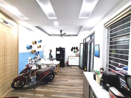 Bán nhà nguyên căn đúc kiên cố 6 tầng bê tông cốt thép kiến cố ngõ 3 gác tặng nội thất