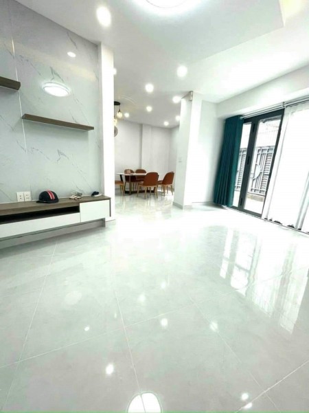 Nhà đẹp 2 Lầu, mt ngang 7m, xe hơi, khu trung tâm Phú Nhuận, Hoàng Hoa Thám, giá 6.5 tỷ