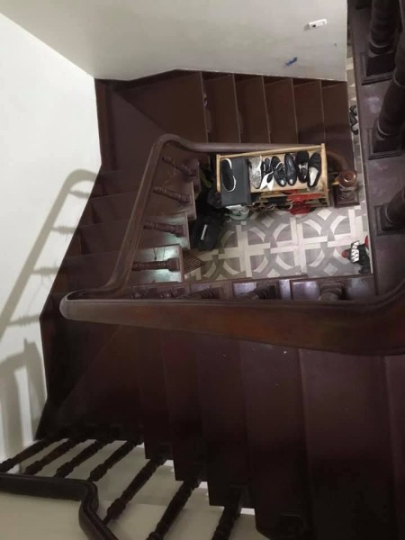 Bán gấp nhà Cầu Giấy dt 65m2, 3 tầng, lô góc 2 mặt ngõ, full nội thất gỗ Đinh Hương xịn, chỉ 6,5 tỷ