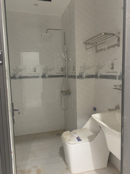 Cho thuê nhà 4 tầng dt 60m đường 13m gần trường học, khu vui chơi, liên hệ 0975638384