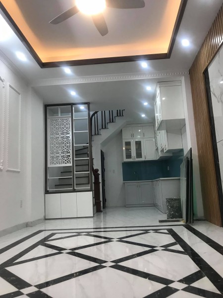 Bán nhà mới phố Tân Thụy Phúc Đồng. Otô đỗ cửa một đỏ vào nhà. DT 3.4m x 5 tầng.