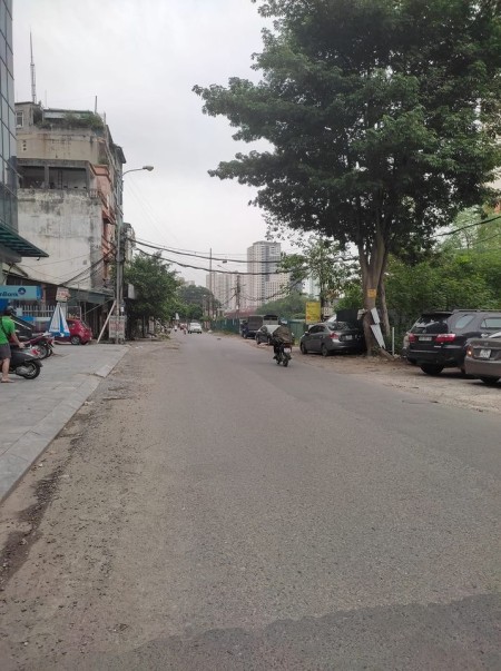 Lô đất hiếm, trung tâm, cạnh bờ sông đã kè đẹp, ô tô tránh, kinh doanh, 36m2, MT 4m, hơn 3 tỷ