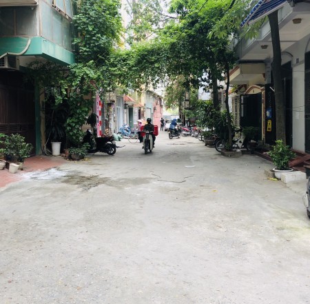 Phố Hoàng Mai, Nhà PHÂN LÔ - Ô tô đỗ cửa - Kinh doanh tốt