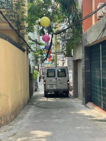 Bán nhà nguyên căn Việt Hưng gara ô tô nhà thiết kế dân xây tặng full nội thất, lh 0888689178