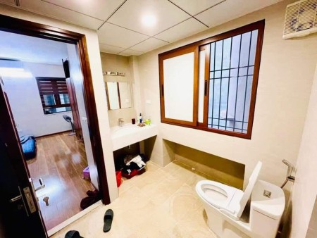 Bán nhà Hoàng Văn Thái giá siêu đẹp, xây 5 tầng đúc, kiên cố, thiết kế đẹp, thông thoáng