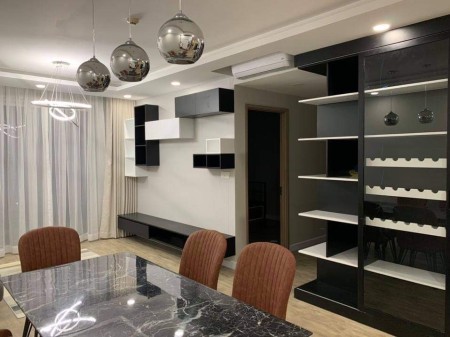 Bán căn hộ Vista Verde, Quận 2 2Pn dtsd 90m2 căn góc giá 5tỷ3. Đã có sổ lh 0937835266