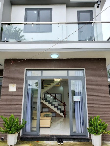 Nhà đẹp nội thất cao cấp sổ hồng riêng cách Chợ và UBND Hưng Long 900m bàn giao ngay