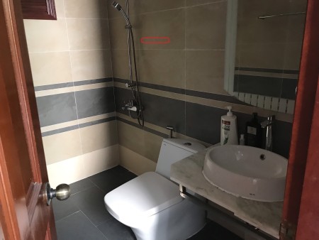 Nhà hẻm xe hơi vào tận nhà đường Phan Văn Trị 1 trệt lửng 3 lầu sân thượng giá 25 triệu/tháng