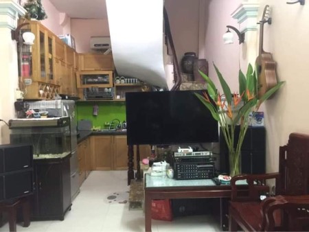 Nhà mặt tiền đường Nguyễn Chính, Quận Hoàng Mai, giá bán 2.7 tỷ, khu dân trí cao, an ninh
