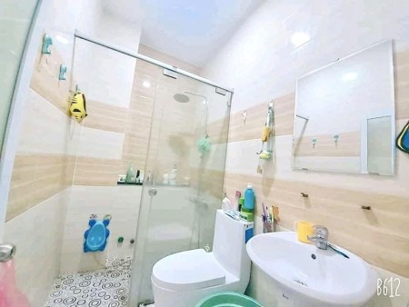 Bán nhà hẻm xe tải khu vực Hương Lộ 2, diện tích sử dụng 80m2, giá bán 6.3 tỷ, lhcc
