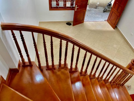 Cần bán nhà Dịch Vọng nhà đẹp diện tích 30m2 giá 2,65 tỷ. khu dân trí cao, hàng xóm văn minh