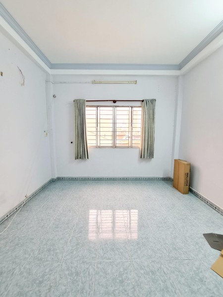 Bán nhà nguyên căn diện tích khủng 87m2, vị trí đắc địa, Quận 8, tiện ích đầy đủ, vào sử dụng ngay