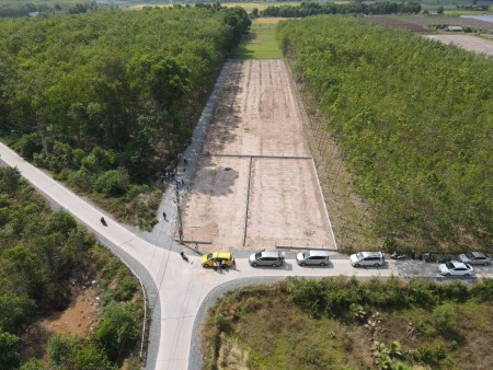 Kẹt tiền cần bán gấp lô đất 1.120m2(38x30m), đường nhựa 20m, đối diện KCN may, dân cư đông