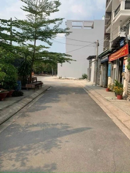 Chủ ngộp ngân hàng bán gấp đất hẻm 8m, Lê Văn Quới, Bình Tân, dtsd 96m2, giá chỉ 5.X tỷ