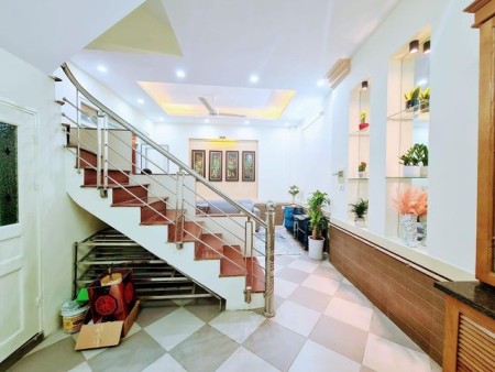 Bán nhà nguyên căn ngõ đẹp hơn phố ô tô vào tận cửa cạnh trường học khu dân trí cao