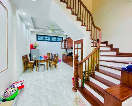 Bán nhà siêu phẩm Xuân Thuỷ dtsd 42m2, giá bán 4.7 tỷ giá không thể tốt hơn sổ đỏ chính chủ