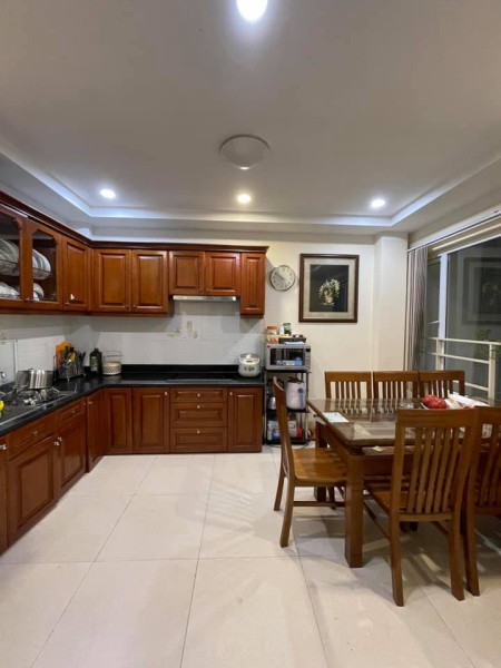 Bán nhà Tân Mai, Quận Hoàng Mai, ô tô đỗ cửa, diện tích 40m2, giá bán 6.6 tỷ lh 0888980899