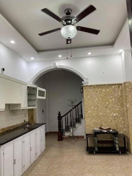 Bán nhà 4 tầng, ngõ to mấy bước chân ra đường Nguyễn Ngọc Vũ giá bán 3.85 tỷ, giá tốt