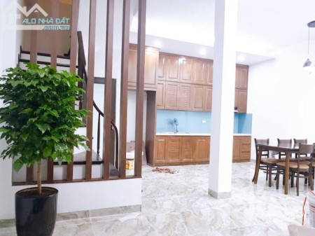 Bán nhà ngõ 445 Nguyễn Khang diện tích 47m2, giá bán chỉ 5.1 tỷ, sổ đỏ chính chủ, bàn giao ngay