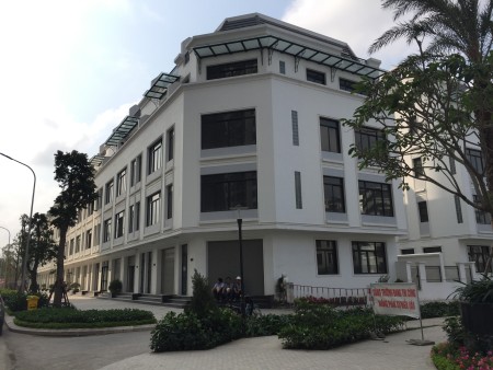 Sàn văn phòng Shophouse Vinhomes dtsd 93m2 thông sàn rất thích hợp làm văn phòng, giá CỰC RẺ