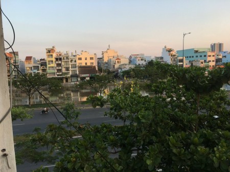 Kẹt tiền bán gấp nhà 2 MT đường Võ Văn Kiệt và Phùng Hưng P.13, Quận 5