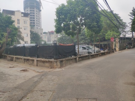 Chính chủ cần bán mảnh đất cạnh học viện Tài Chính dt 50m2 mặt tiền 5 m lh 0905647733