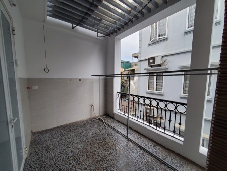 Cần Bán Nhà, Nguyễn Văn Cừ, Lô Góc, Kinh Doanh,Ô tô. DT 90m2, MT 6.6m, Nhỉnh 8tỷ.
