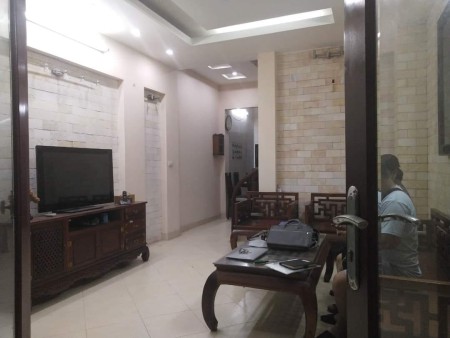 Nhà đẹp ở ngay tặng toàn bộ nội thất đắt tiền đi bộ sang Royal city giá bán 4.5 tỷ sổ sẵn