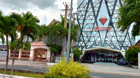Cần bán nhà hàng mt Tôn Đức Thắng view biển đối diện nhà hàng Gió Biển, dtsd 37.5mx35m
