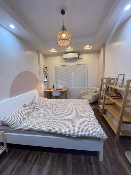 Siêu phẩm ô tô đỗ cửa, nhà mới ở ngay, Ngõ Quỳnh Hai Bà Trưng, dtsd 40m2, đúc 4 tầng