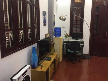 Bán nhà Long Biên, diện tích sử dụng 22m2, 5 tầng, ngõ thông, giá bán nhanh 2,1 tỷ