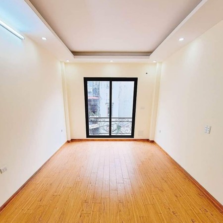 Sang nhượng gấp chủ bán nhà Long Biên, diện tích 46m2, 5 tầng liên kề tặng nội thất
