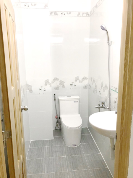 Duy nhất 1 căn dtsd 6 x 18m (NỞ HẬU). 98m2 giá bán 8.2 tỷ, hẻm 1 xẹt sát mặt đường xe vào được