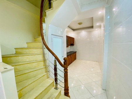 Cần bán nhà gấp Hai Bà Trưng Hà Nội, diện tích 30m, giá bán 3.05 tỷ, vị trí siêu đẹp an ninh