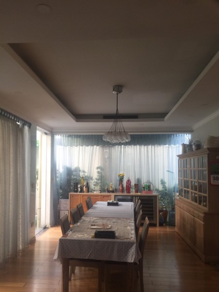 Bán căn biệt thự song lập diện tích 300m2, xây 3 tầng, khu C mặt đường đôi rộng 40m