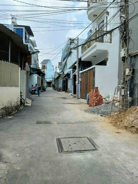 Chính chủ gửi bán lô đất hẻm 102 lã xuân oai sổ hồng riêng giá tốt trong khu vực
